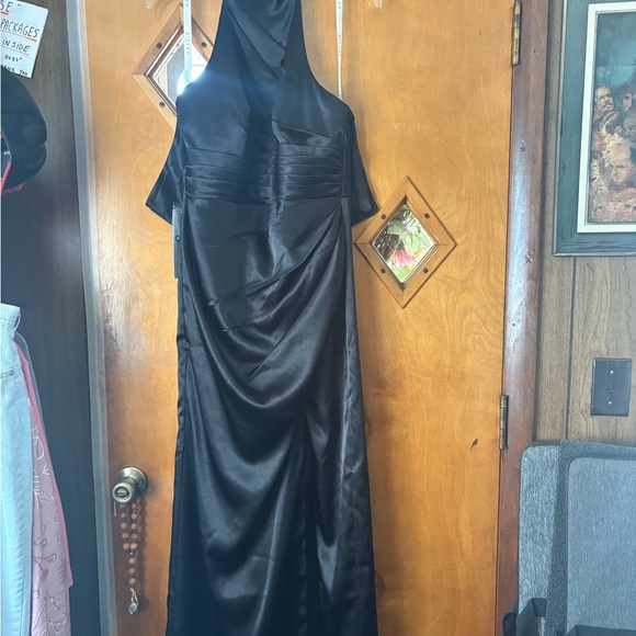 Azazie Jemma Black Metallic Satin Gown - Picture 4 of 5